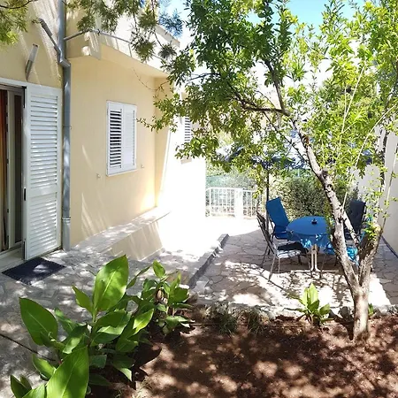 Villa Radoš - 4 Sterne, 4 Apartments für maximal 22 Gäste Supetar Exterior foto