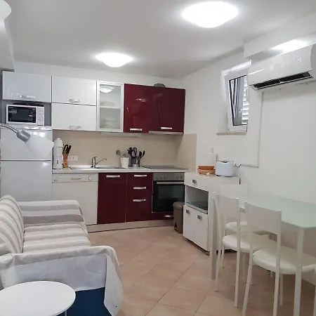 Villa Radoš - 4 Sterne, 4 Apartments für maximal 22 Gäste Supetar Exterior foto