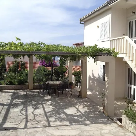 Villa Radoš - 4 Sterne, 4 Apartments für maximal 22 Gäste Supetar Exterior foto