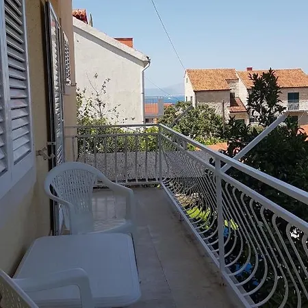 Villa Radoš - 4 Sterne, 4 Apartments für maximal 22 Gäste Supetar Exterior foto