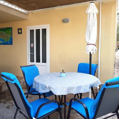 Villa Radoš - 4 Sterne, 4 Apartments für maximal 22 Gäste Supetar Exterior foto
