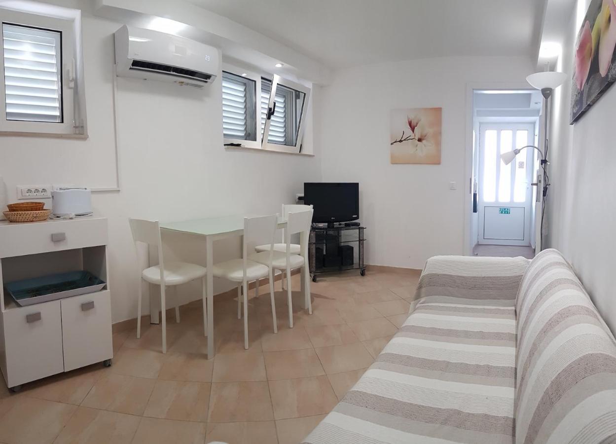 Rados - 4 Sterne, 4 Fuer Maximal 22 Gaeste Apartment Supetar